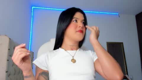 Snapshot of goddess_ariluz chatting on February 3, 7:31 pm Ariluz online show from February 3, 7:31 pm