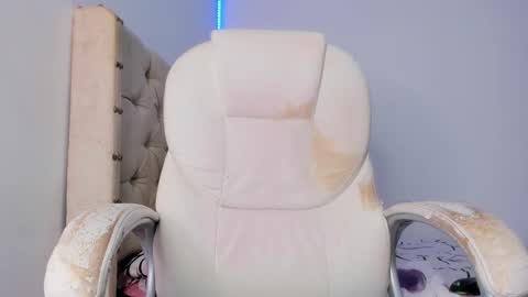 Snapshot of goddess_ariluz chatting on February 21, 10:15 pm Ariluz online show from February 21, 10:15 pm