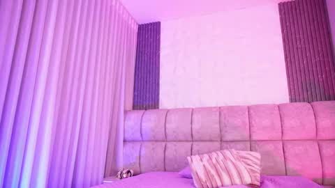 goddess_eli77 online show from April 25, 3:09 am
