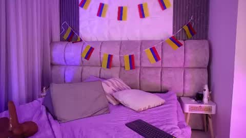 Snapshot of goddess_eli77 chatting on June 25, 5:12 am goddess_eli77 online show from June 25, 5:12 am