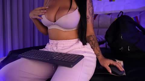 Snapshot of goddess_eli77 chatting on July 5, 3:02 am goddess_eli77 online show from July 5, 3:02 am