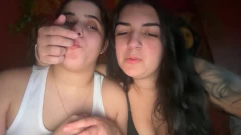 Snapshot of goddess_madii chatting on December 3, 8:00 am Madii online show from December 3, 8:00 am