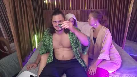 Snapshot of goddess_marylin chatting on November 13, 3:16 am 330 UTC2 girls online show from November 13, 3:16 am