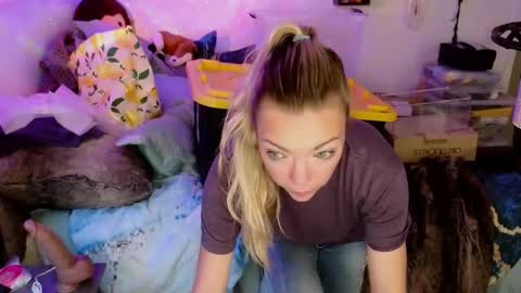 Snapshot of goddess_of_mars chatting on October 28, 2:31 pm Patricia Mars Goddess of Mars twitter thegoddessmindy online show from October 28, 2:31 pm