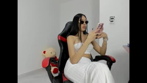 Snapshot of goddess_of_pigs chatting on March 31, 4:02 am goddess_of_pigs online show from March 31, 4:02 am