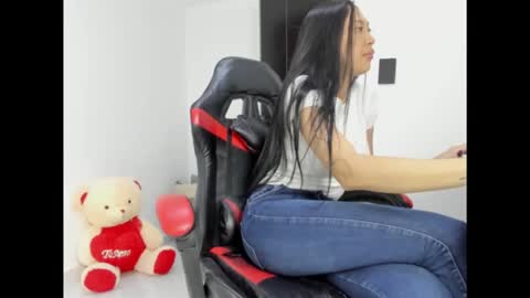 Snapshot of goddess_of_pigs chatting on April 11, 6:40 am goddess_of_pigs online show from April 11, 6:40 am