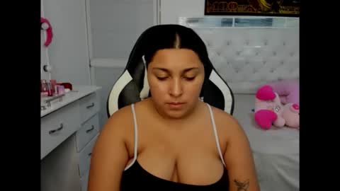 Snapshot of goddess_of_sissys chatting on December 23, 5:16 am goddess_of_sissys online show from December 23, 5:16 am