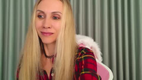 Snapshot of goddess_stars chatting on November 29, 12:30 pm Katarina online show from November 29, 12:30 pm