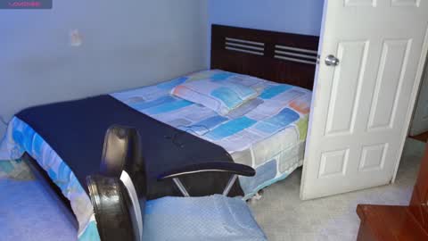 Snapshot of goddess_val chatting on December 3, 10:39 am Valentina online show from December 3, 10:39 am