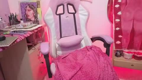 Snapshot of goddess_vee_ chatting on July 15, 1:11 am vee online show from July 15, 1:11 am