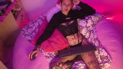 Snapshot of goddess_vee_ chatting on July 20, 9:17 pm vee online show from July 20, 9:17 pm