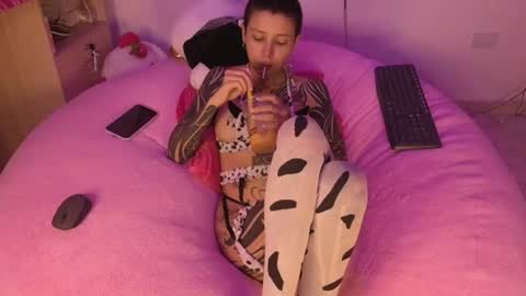 Snapshot of goddess_vee_ chatting on July 22, 11:18 pm vee online show from July 22, 11:18 pm