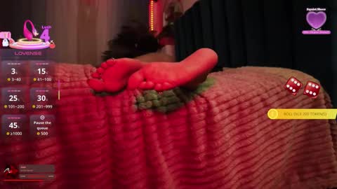 Snapshot of goddesscarameltoez chatting on December 13, 7:53 pm Goddess Caramel Toez online show from December 13, 7:53 pm