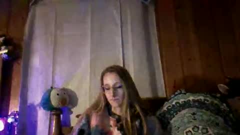 Snapshot of goddesschloexo chatting on December 16, 3:55 am GoddessChloexo online show from December 16, 3:55 am