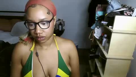 Snapshot of goddessdaisysky chatting on December 2, 11:51 pm Goddess Daisy Sky online show from December 2, 11:51 pm