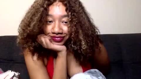 Snapshot of goddessdaisysky chatting on January 7, 7:38 pm Goddess Daisy Sky online show from January 7, 7:38 pm