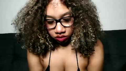 Snapshot of goddessdaisysky chatting on January 10, 7:21 pm Goddess Daisy Sky online show from January 10, 7:21 pm