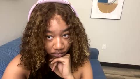 Snapshot of goddessdaisysky chatting on January 13, 5:44 pm Goddess Daisy Sky online show from January 13, 5:44 pm