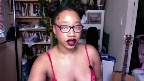 Snapshot of goddessdaisysky chatting on September 9, 3:33 pm Goddess Daisy Sky online show from September 9, 3:33 pm