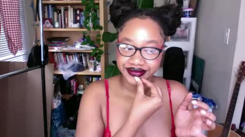 Snapshot of goddessdaisysky chatting on September 10, 6:52 pm Goddess Daisy Sky online show from September 10, 6:52 pm