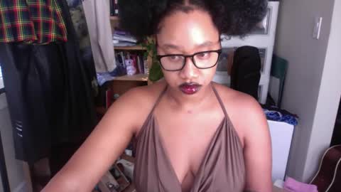 Snapshot of goddessdaisysky chatting on September 25, 12:25 am Goddess Daisy Sky online show from September 25, 12:25 am