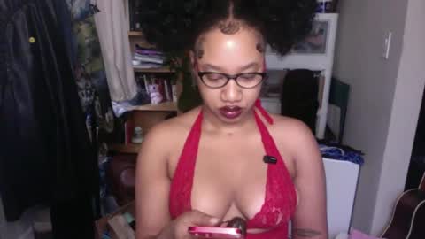 Snapshot of goddessdaisysky chatting on September 28, 2:22 pm Goddess Daisy Sky online show from September 28, 2:22 pm