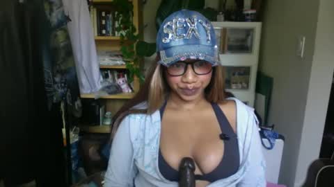 Snapshot of goddessdaisysky chatting on October 5, 3:32 pm Goddess Daisy Sky online show from October 5, 3:32 pm