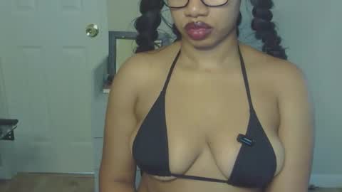 Snapshot of goddessdaisysky chatting on October 16, 7:04 pm Goddess Daisy Sky online show from October 16, 7:04 pm