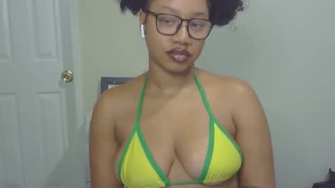 Snapshot of goddessdaisysky chatting on October 22, 5:02 pm Goddess Daisy Sky online show from October 22, 5:02 pm