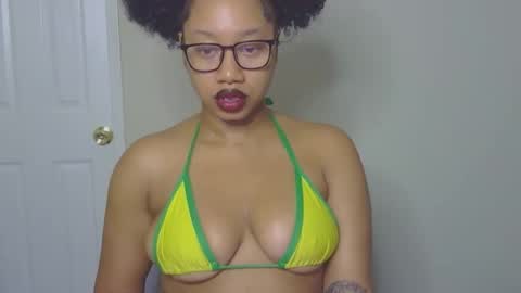 Snapshot of goddessdaisysky chatting on October 25, 5:40 pm Goddess Daisy Sky online show from October 25, 5:40 pm