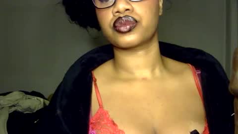 Snapshot of goddessdaisysky chatting on December 15, 3:33 am Goddess Daisy Sky online show from December 15, 3:33 am