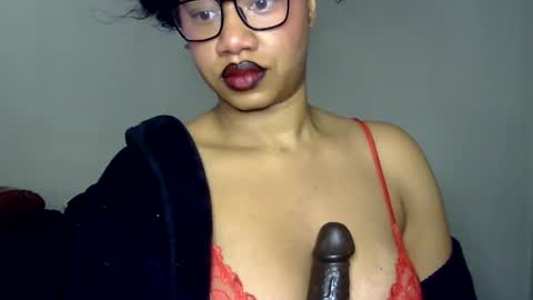 Snapshot of goddessdaisysky chatting on December 15, 6:23 pm Goddess Daisy Sky online show from December 15, 6:23 pm