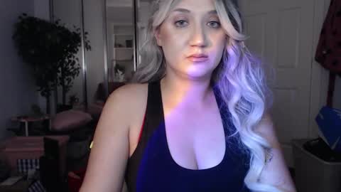 Snapshot of goddessemmy chatting on December 3, 3:14 am Goddess Emmy online show from December 3, 3:14 am