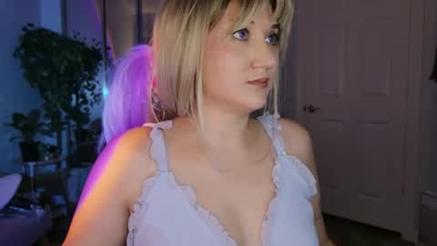 Snapshot of goddessemmy chatting on July 9, 5:33 am Goddess Emmy online show from July 9, 5:33 am