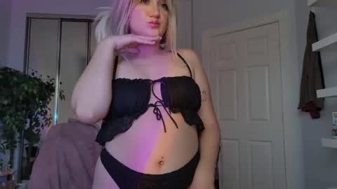 Snapshot of goddessemmy chatting on August 3, 4:55 pm Goddess Emmy online show from August 3, 4:55 pm
