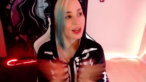 Snapshot of goddesslilith chatting on January 4, 4:55 am Goddess Lilith - 111 tks to PM online show from January 4, 4:55 am