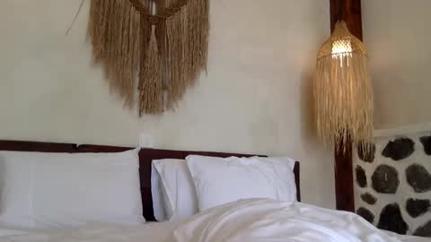 Snapshot of goddessmiamuse chatting on December 15, 2:27 am goddessmiamuse online show from December 15, 2:27 am