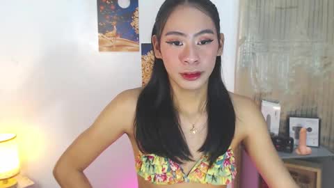 Kyla and Nian online show from September 27, 5:01 am