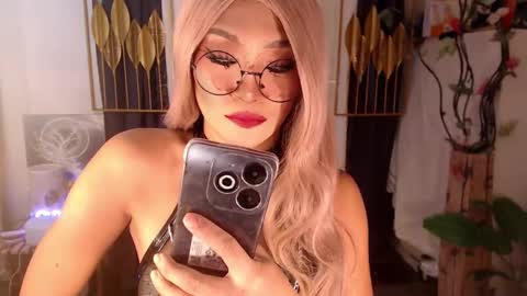 Snapshot of goddessquinnie chatting on January 12, 1:53 am quinnie online show from January 12, 1:53 am
