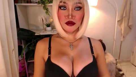 Snapshot of goddessquinnie chatting on September 19, 4:36 am quinnie online show from September 19, 4:36 am