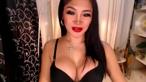 Snapshot of goddessquinnie chatting on October 5, 1:48 am quinnie online show from October 5, 1:48 am