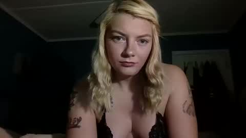 Snapshot of goddessshay099 chatting on December 3, 12:07 am goddessshay099 online show from December 3, 12:07 am