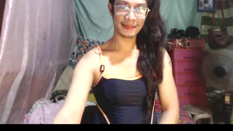 Snapshot of goddesssonyaxxx chatting on June 23, 6:33 am KENNY DOLL online show from June 23, 6:33 am