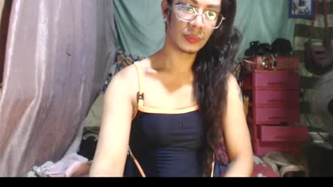 Snapshot of goddesssonyaxxx chatting on June 24, 6:12 am KENNY DOLL online show from June 24, 6:12 am
