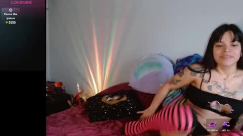 Snapshot of goddessultraviolet chatting on December 5, 4:12 pm goddessultraviolet online show from December 5, 4:12 pm