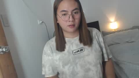 Snapshot of goldbella_ chatting on December 17, 10:34 am bella online show from December 17, 10:34 am