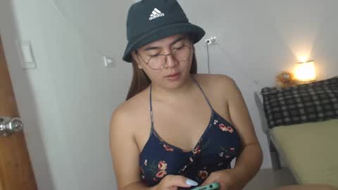 Snapshot of goldbella_ chatting on January 24, 2:07 am bella online show from January 24, 2:07 am