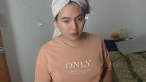 Snapshot of goldbella_ chatting on February 10, 9:25 am bella online show from February 10, 9:25 am