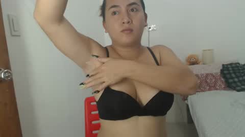 Snapshot of goldbella_ chatting on March 7, 11:29 am bella online show from March 7, 11:29 am