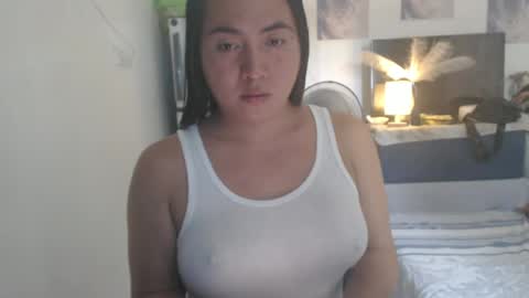 Snapshot of goldbella_ chatting on June 19, 3:11 am bella online show from June 19, 3:11 am